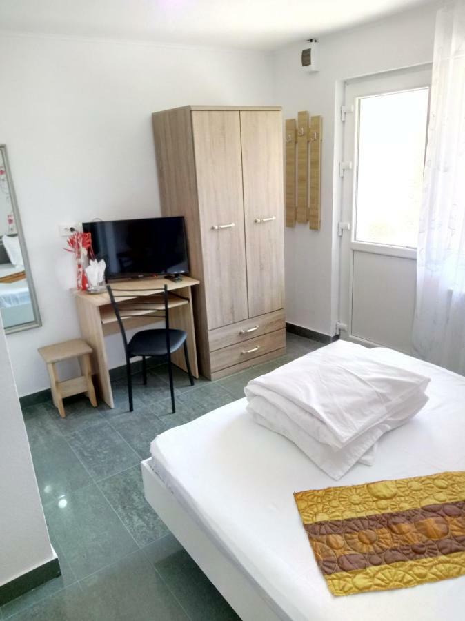 Camere De Inchiriat Carpati Hunedoara Dış mekan fotoğraf
