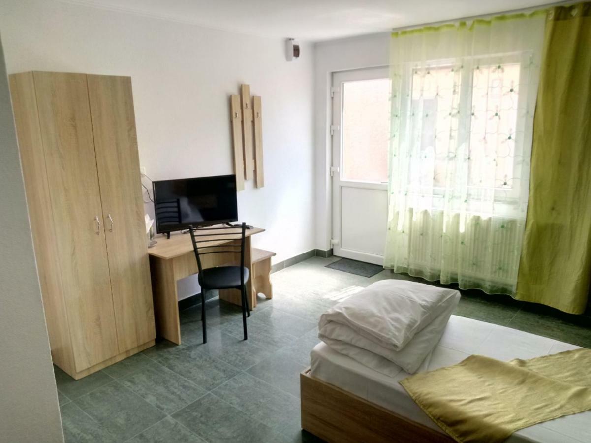 Camere De Inchiriat Carpati Hunedoara Dış mekan fotoğraf
