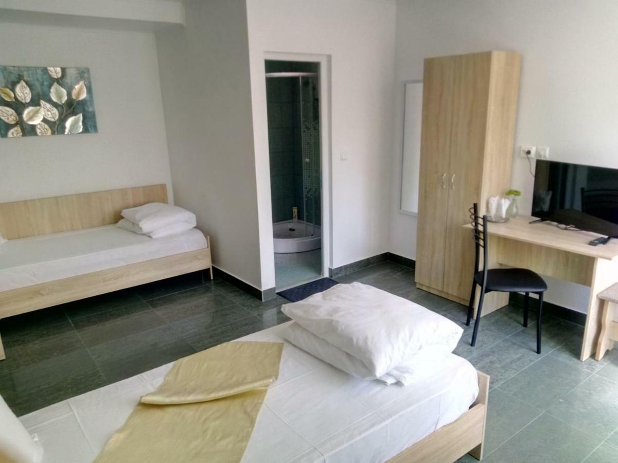Camere De Inchiriat Carpati Hunedoara Dış mekan fotoğraf