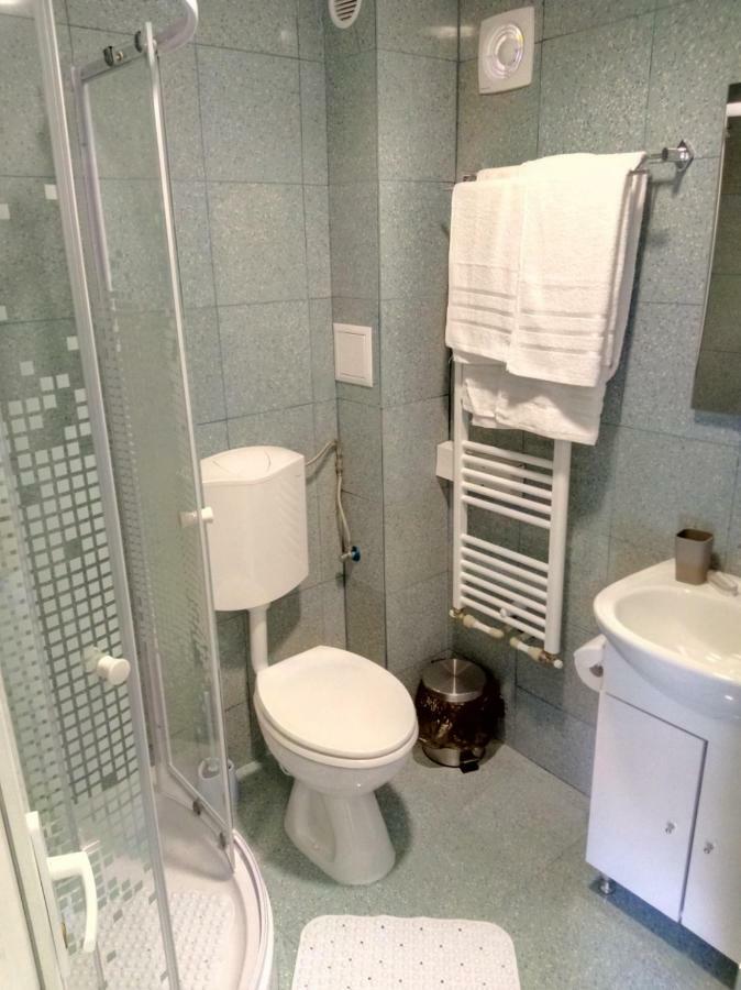 Camere De Inchiriat Carpati Hunedoara Dış mekan fotoğraf