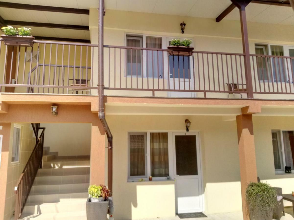 Camere De Inchiriat Carpati Hunedoara Dış mekan fotoğraf