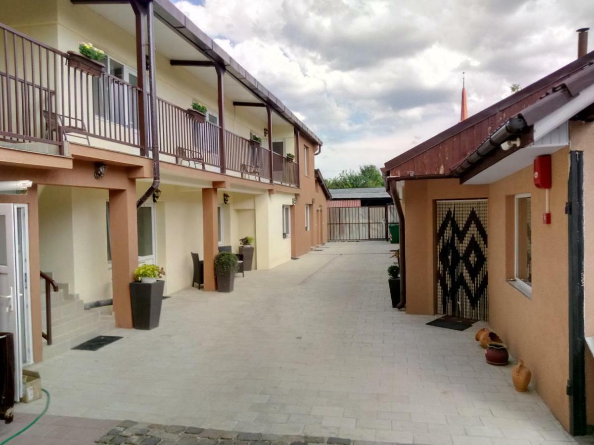 Camere De Inchiriat Carpati Hunedoara Dış mekan fotoğraf