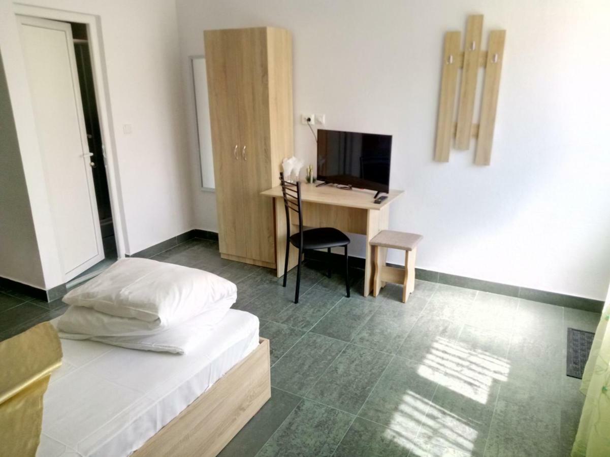 Camere De Inchiriat Carpati Hunedoara Dış mekan fotoğraf